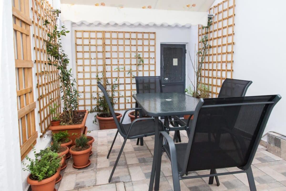 Beautiful New Apartment In Petralona Atenas Exterior foto