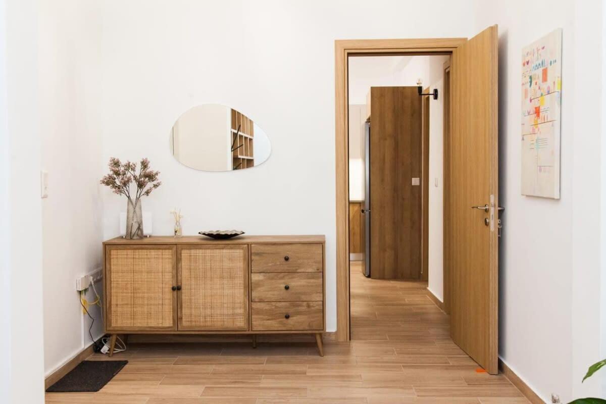 Beautiful New Apartment In Petralona Atenas Exterior foto