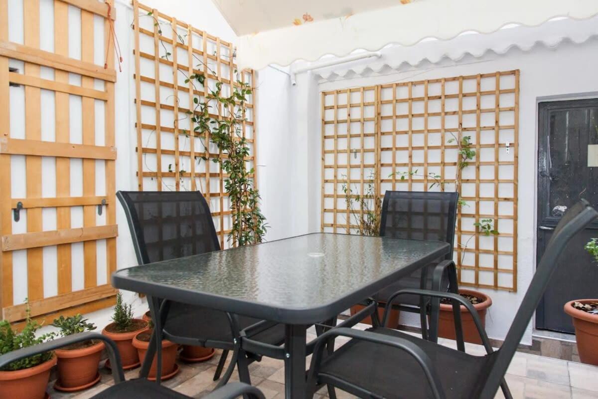 Beautiful New Apartment In Petralona Atenas Exterior foto