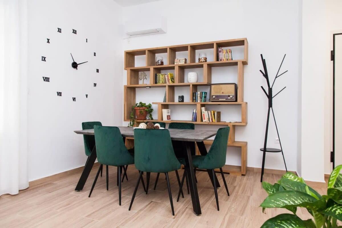 Beautiful New Apartment In Petralona Atenas Exterior foto