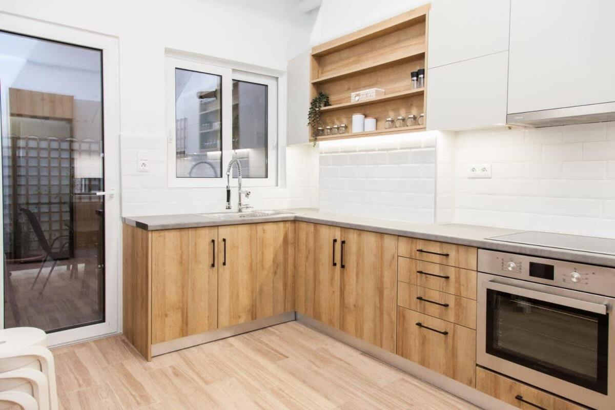 Beautiful New Apartment In Petralona Atenas Exterior foto