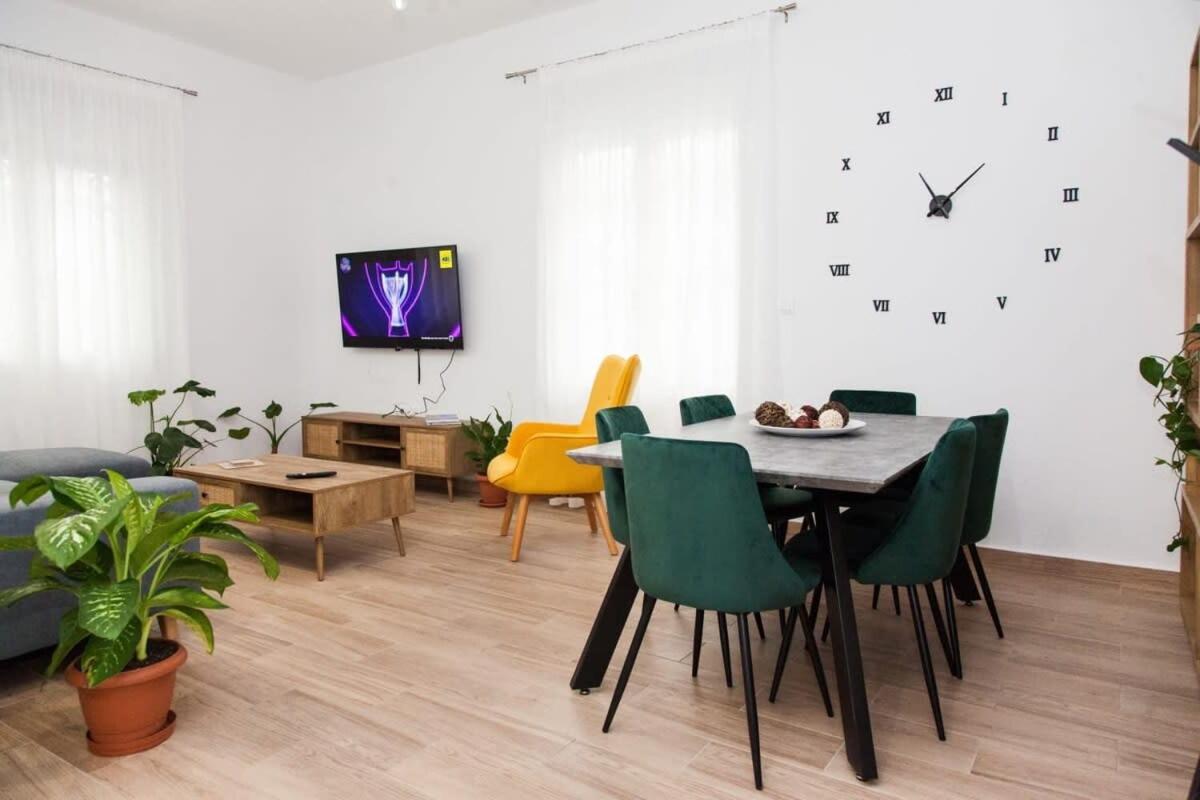 Beautiful New Apartment In Petralona Atenas Exterior foto